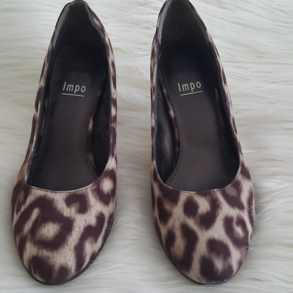 "SOLD" Animal print Heel Pumps